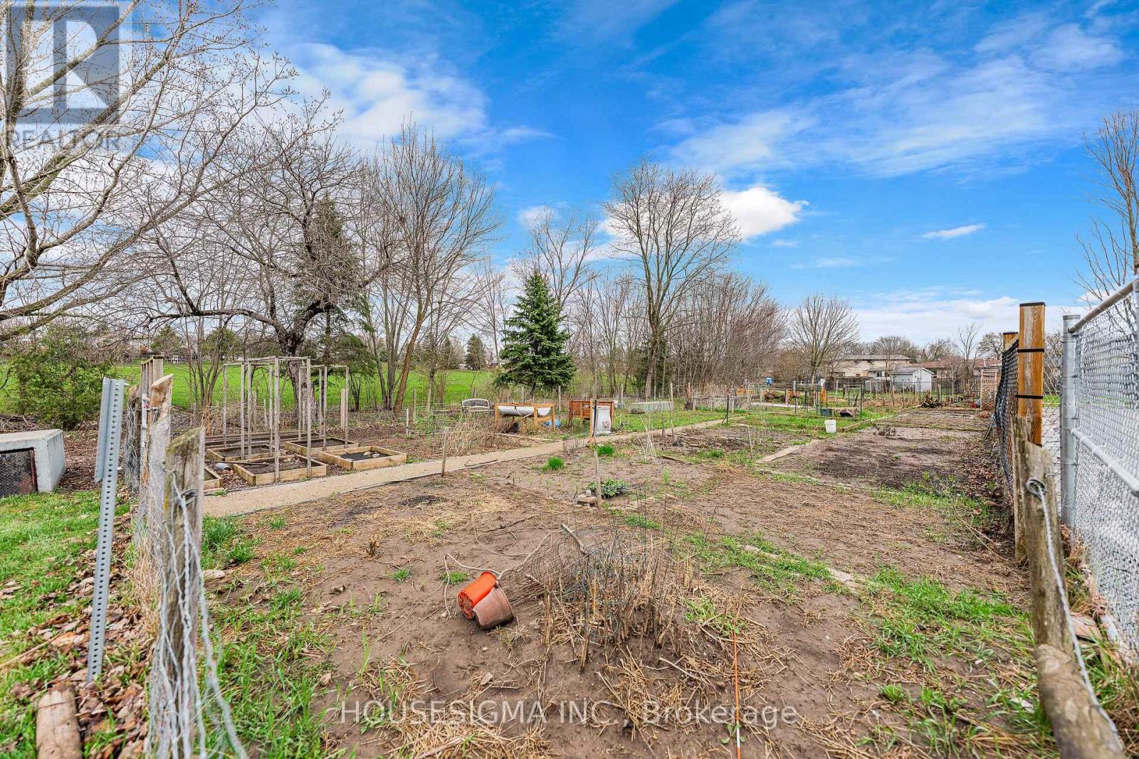 124 - 35 Mountford Drive Property Photo 41
