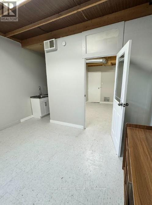 2 - 321 Robert Street Property Photo 3