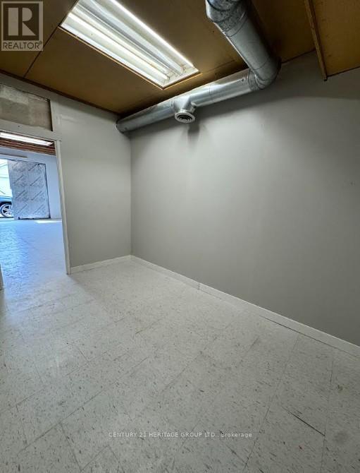 2 - 321 Robert Street Property Photo 6