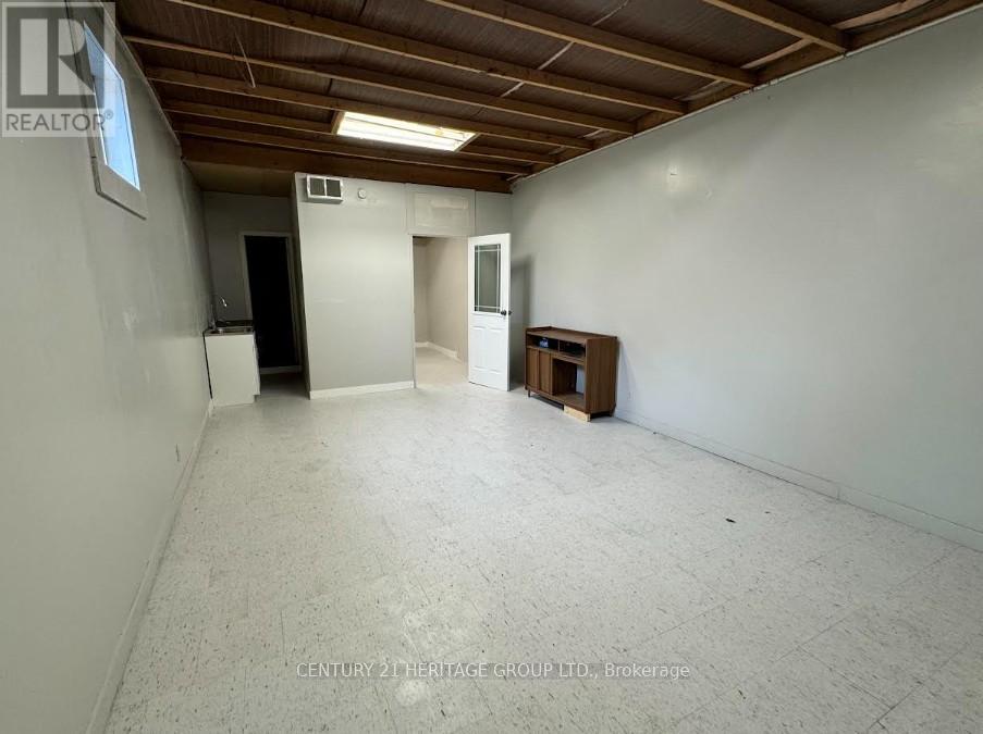 2 - 321 Robert Street Property Photo 12