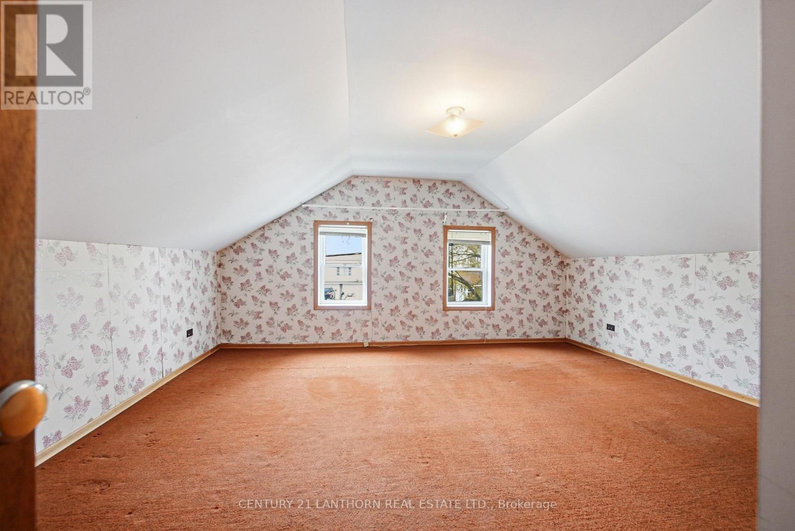 193 St. Lawrence Street E Property Photo 4