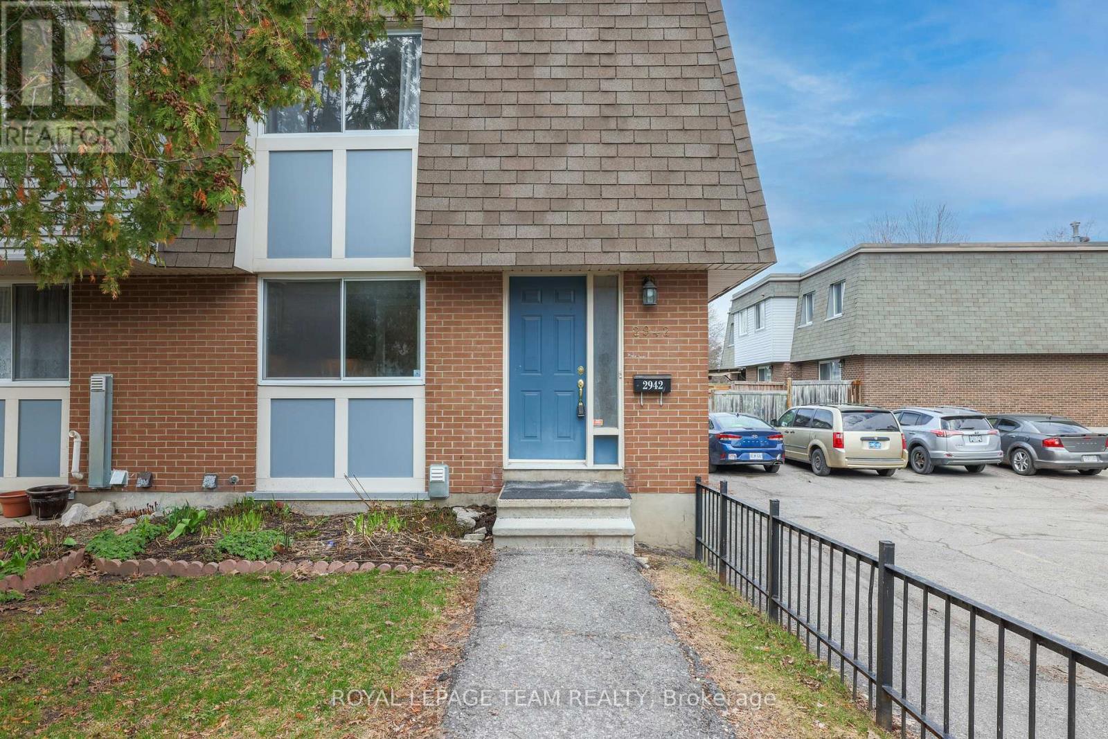 2942 Fairlea Crescent Property Photo 1
