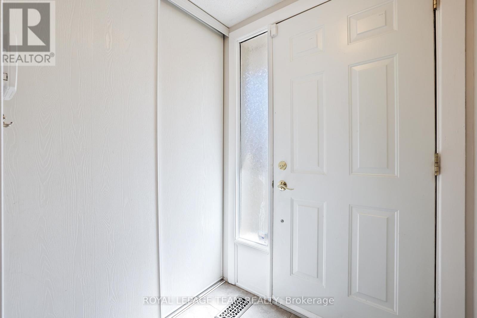 2942 Fairlea Crescent Property Photo 3