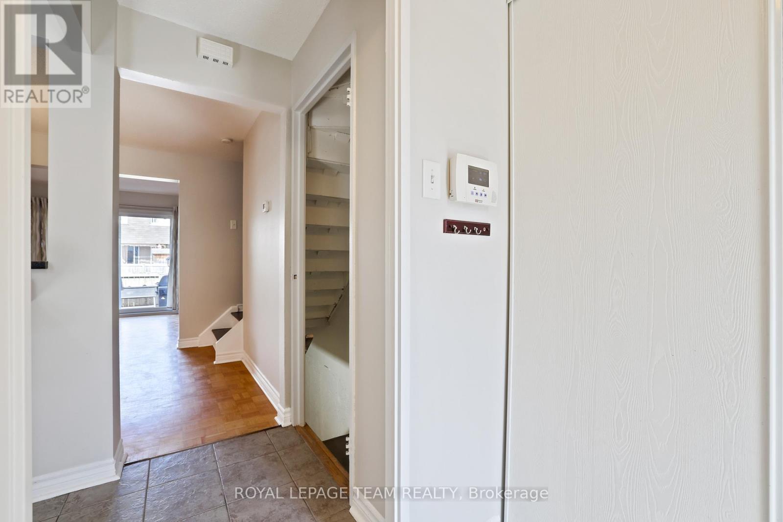 2942 Fairlea Crescent Property Photo 4