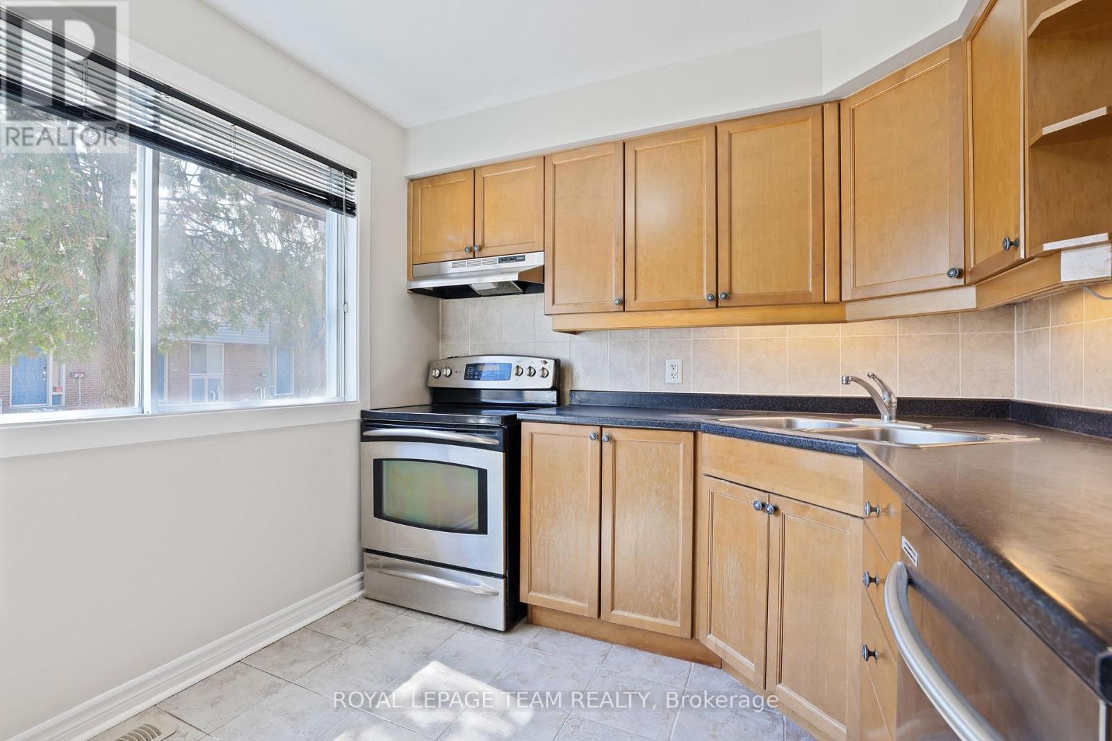 2942 Fairlea Crescent Property Photo 5