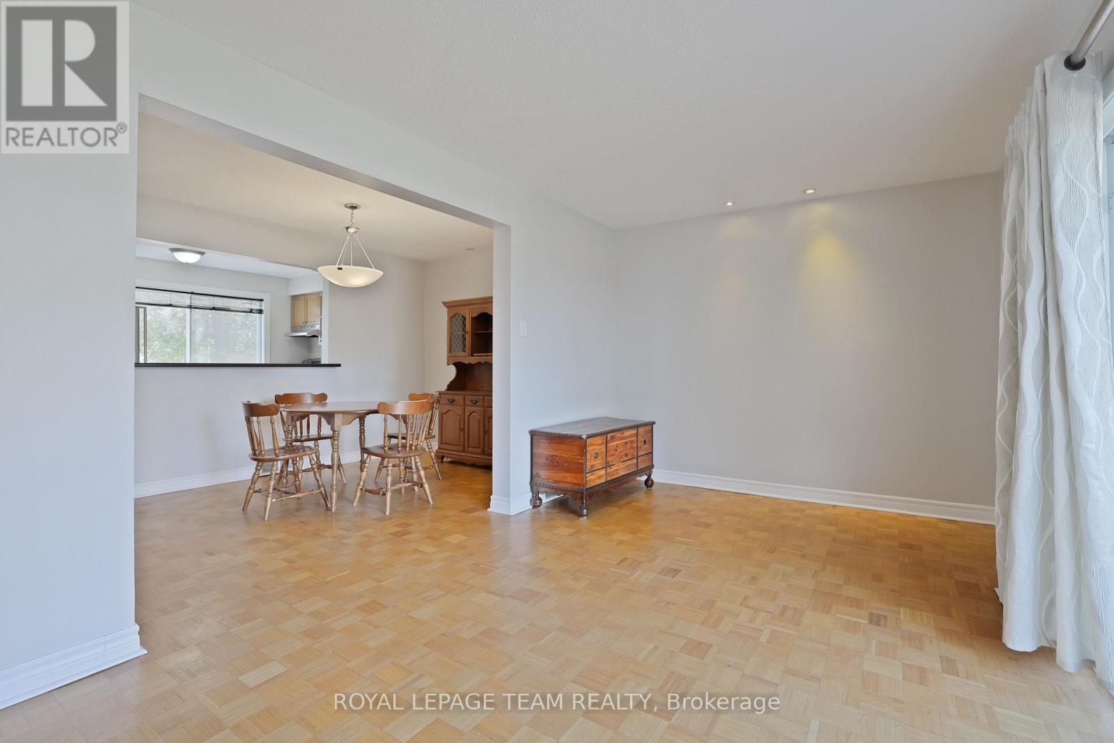 2942 Fairlea Crescent Property Photo 14