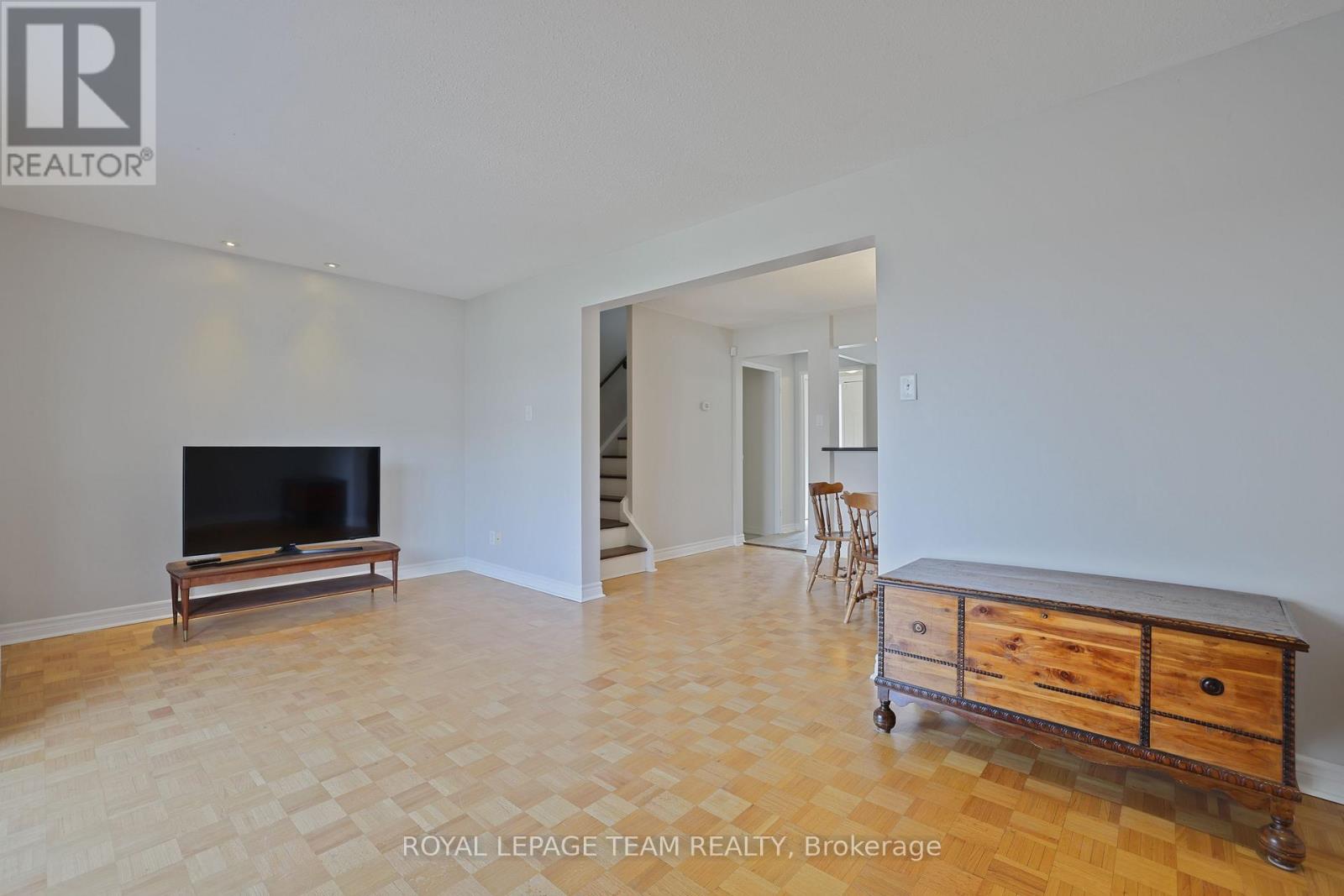 2942 Fairlea Crescent Property Photo 15