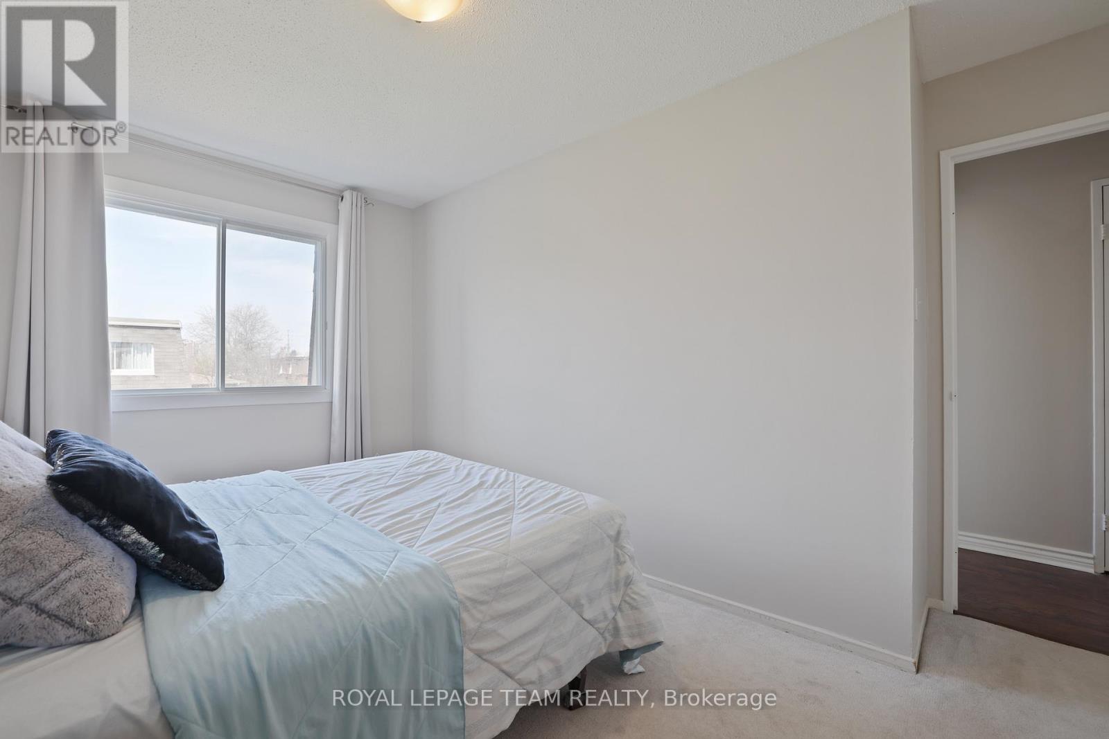 2942 Fairlea Crescent Property Photo 20
