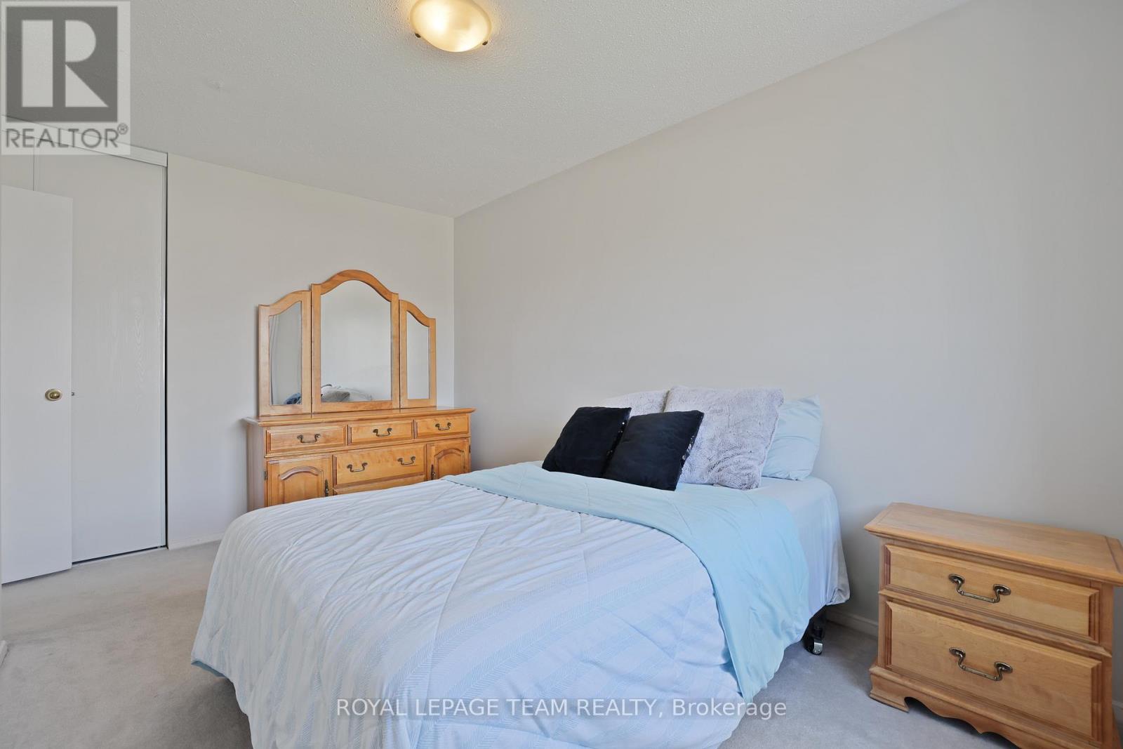 2942 Fairlea Crescent Property Photo 21