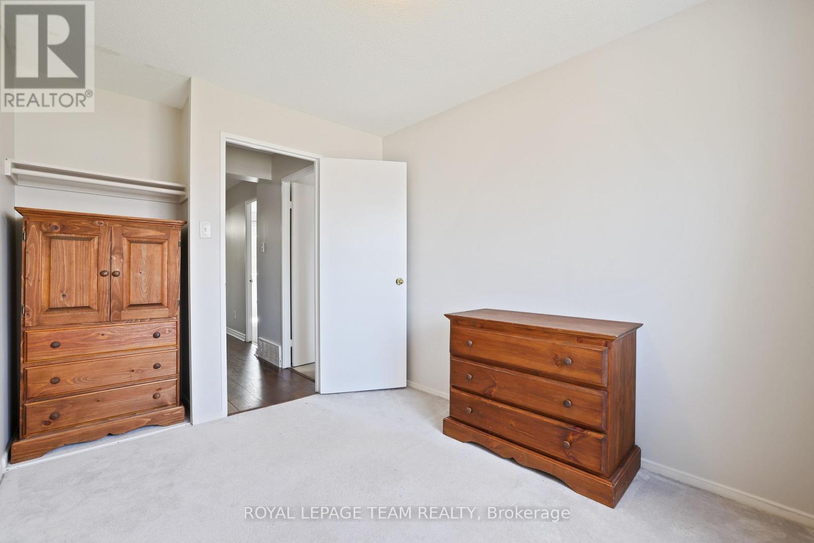 2942 Fairlea Crescent Property Photo 24