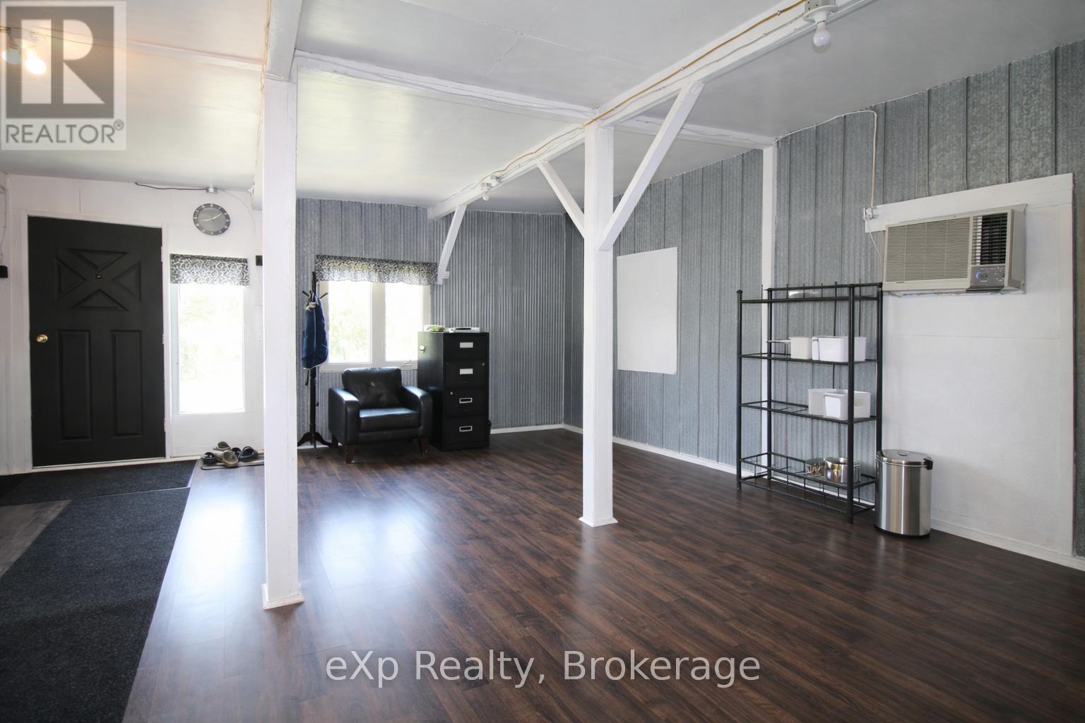 125 Lake Drive Property Photo 9