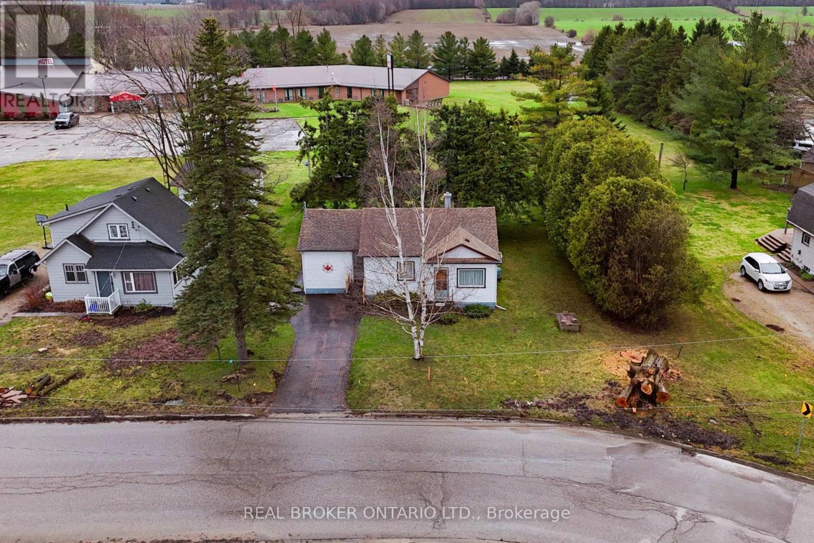 104 KING STREET Property Photo 1