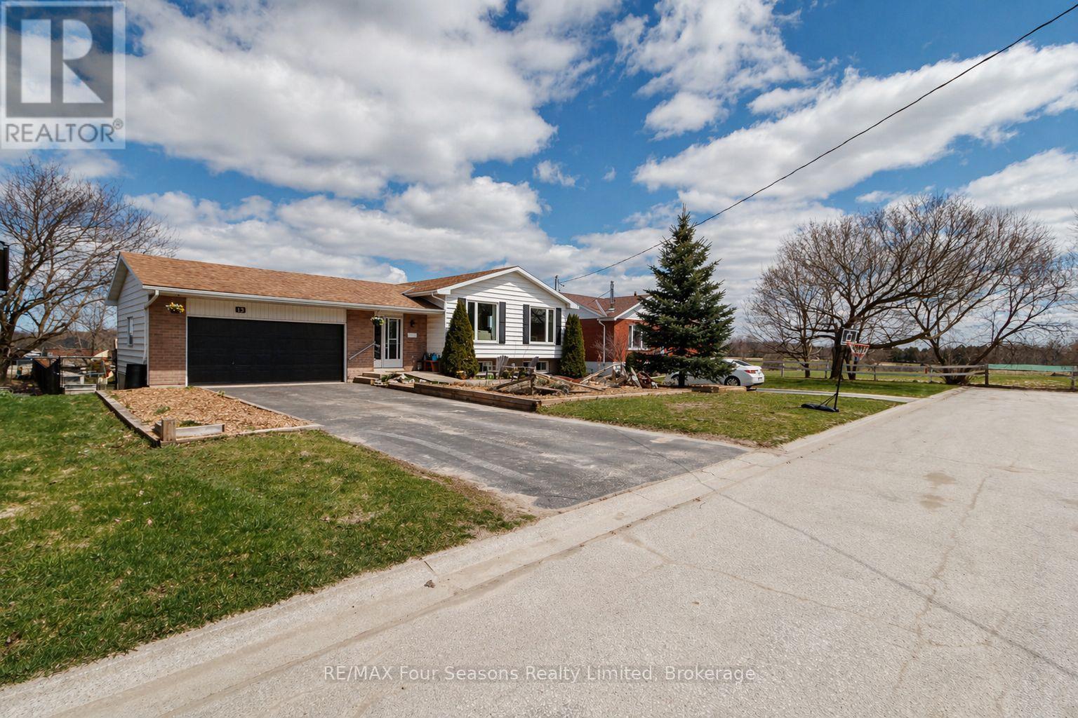 13 Clugston Drive Property Photo 2