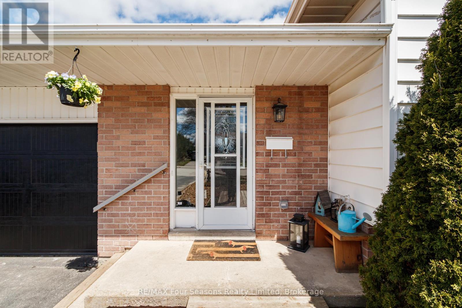 13 Clugston Drive Property Photo 4