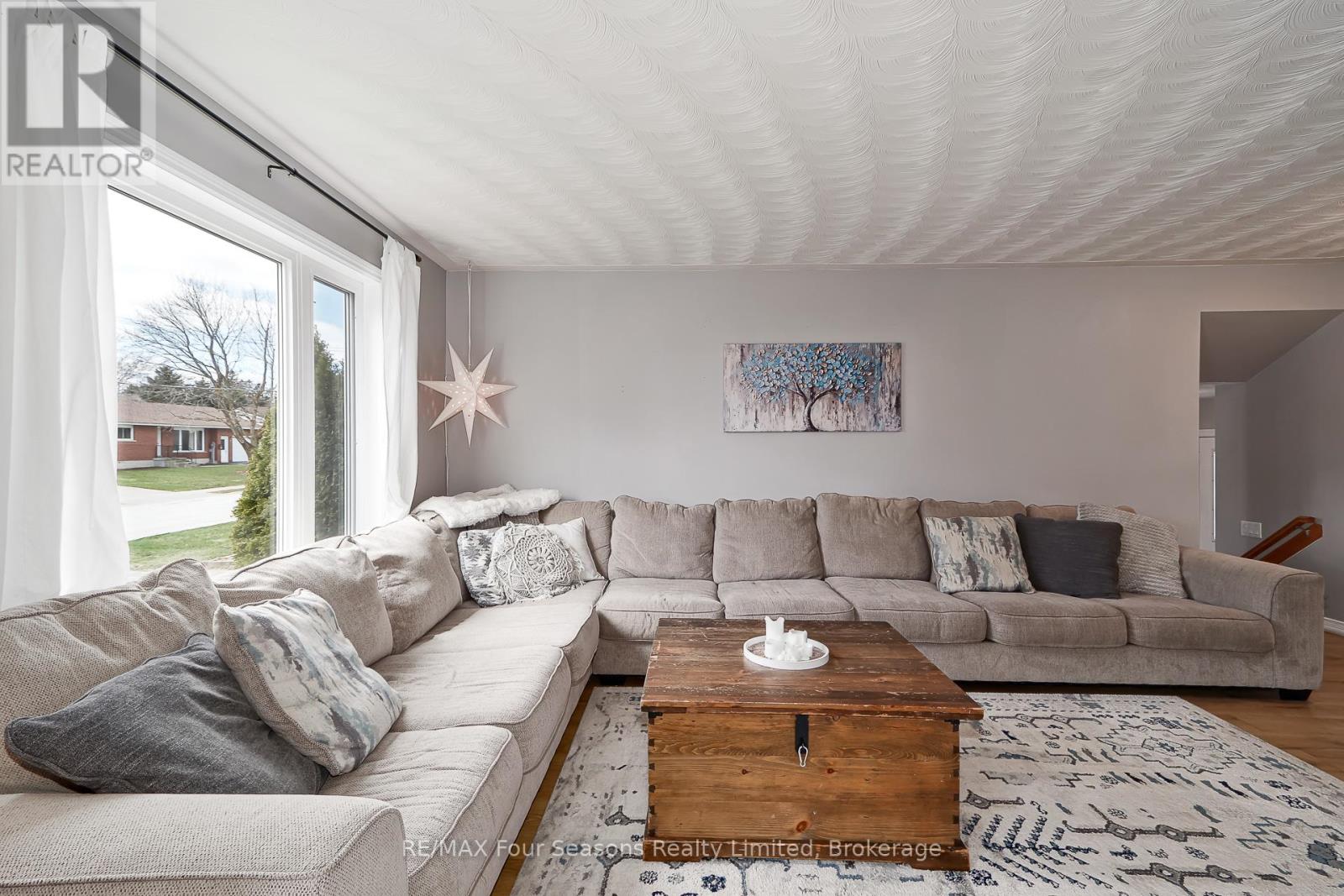 13 Clugston Drive Property Photo 8