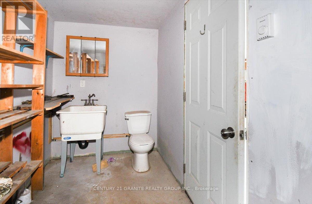 1725 Loop Road Property Photo 9