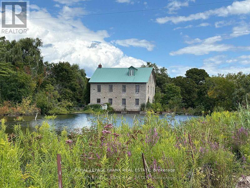 3 Pond Street Property Photo 4