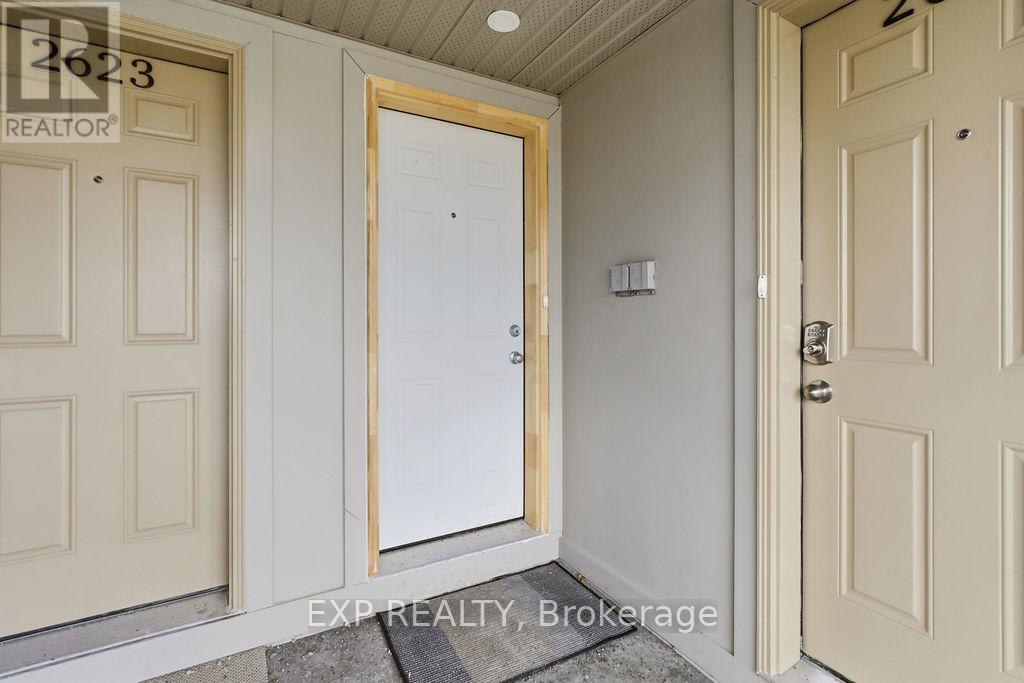 32 - 2621 Longfields Drive Property Photo 3
