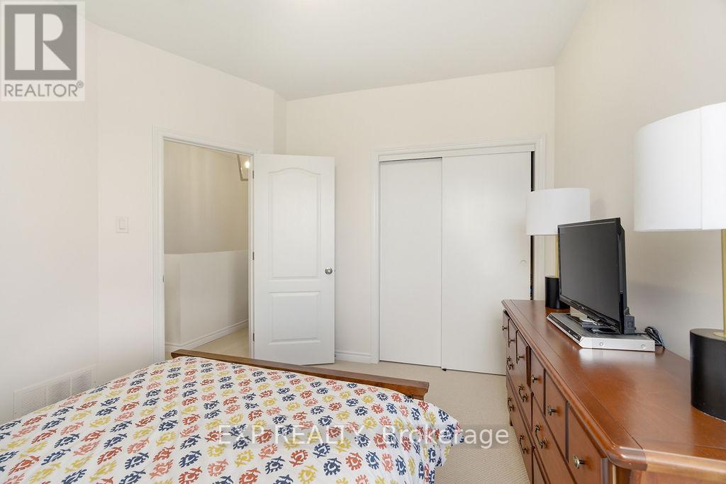 32 - 2621 Longfields Drive Property Photo 28