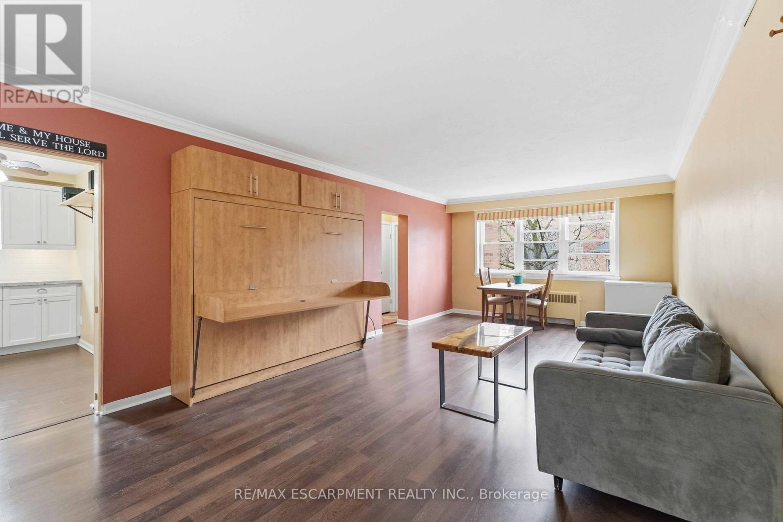 23 - 231 Macnab Street S Property Photo 2