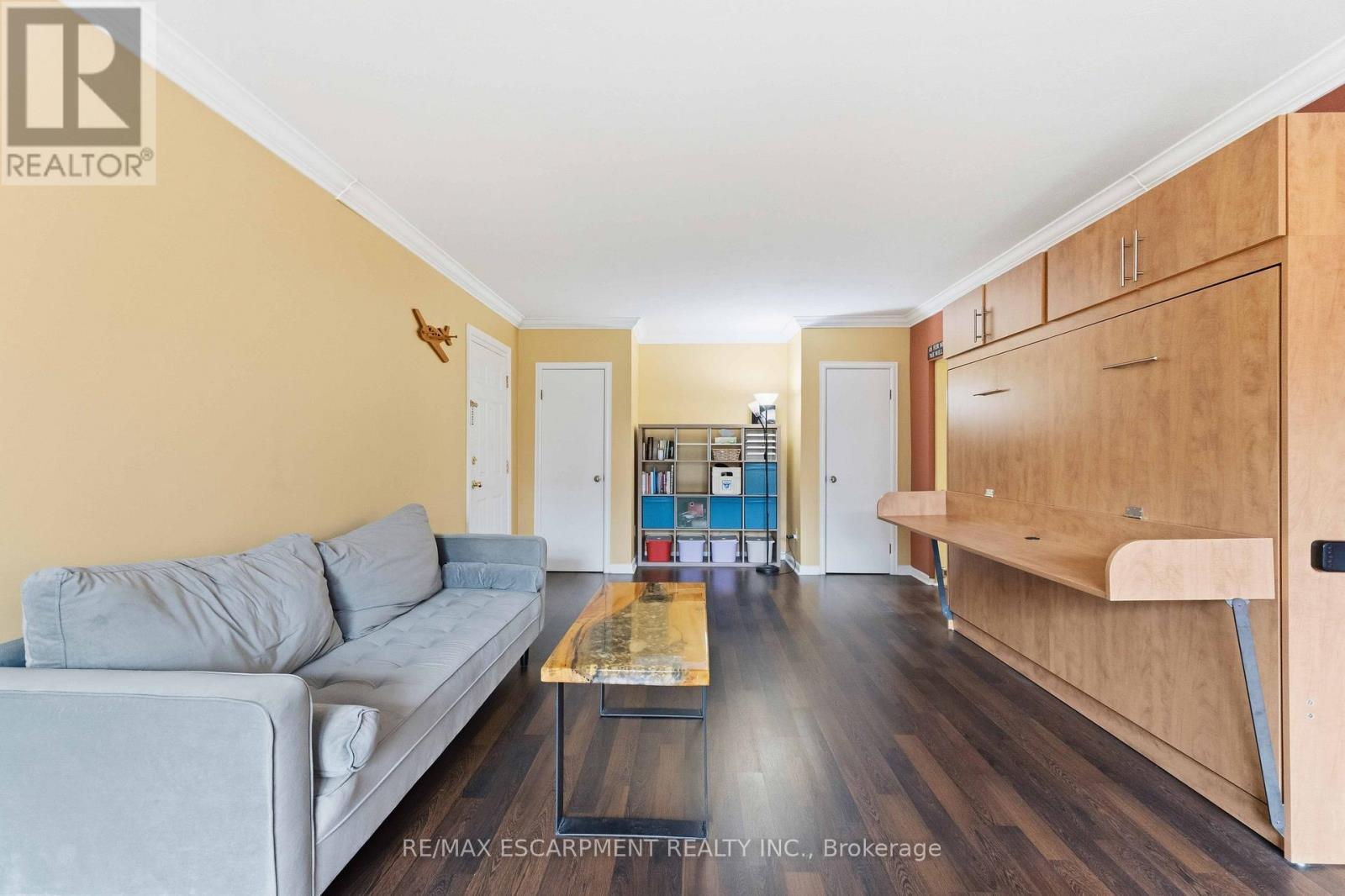 23 - 231 Macnab Street S Property Photo 4