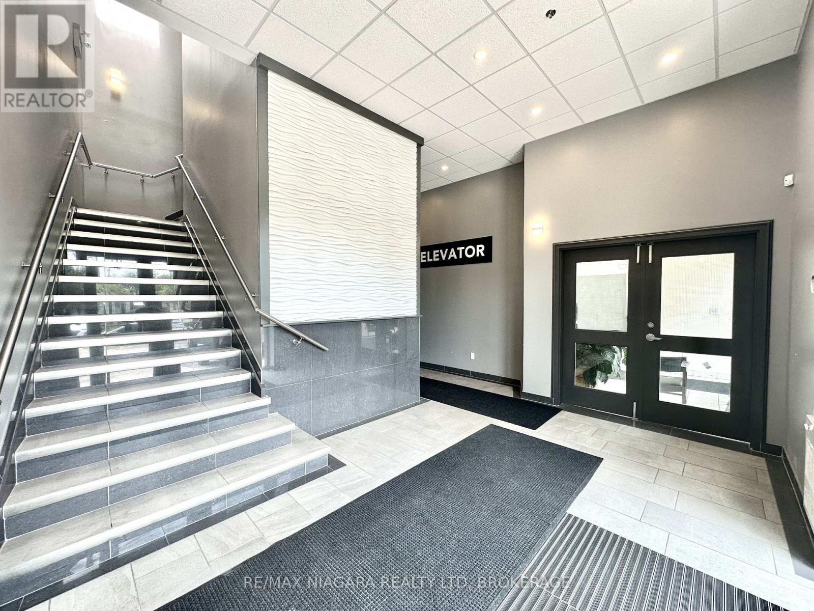 Unit 203 - 359 Carlton Street Property Photo 3