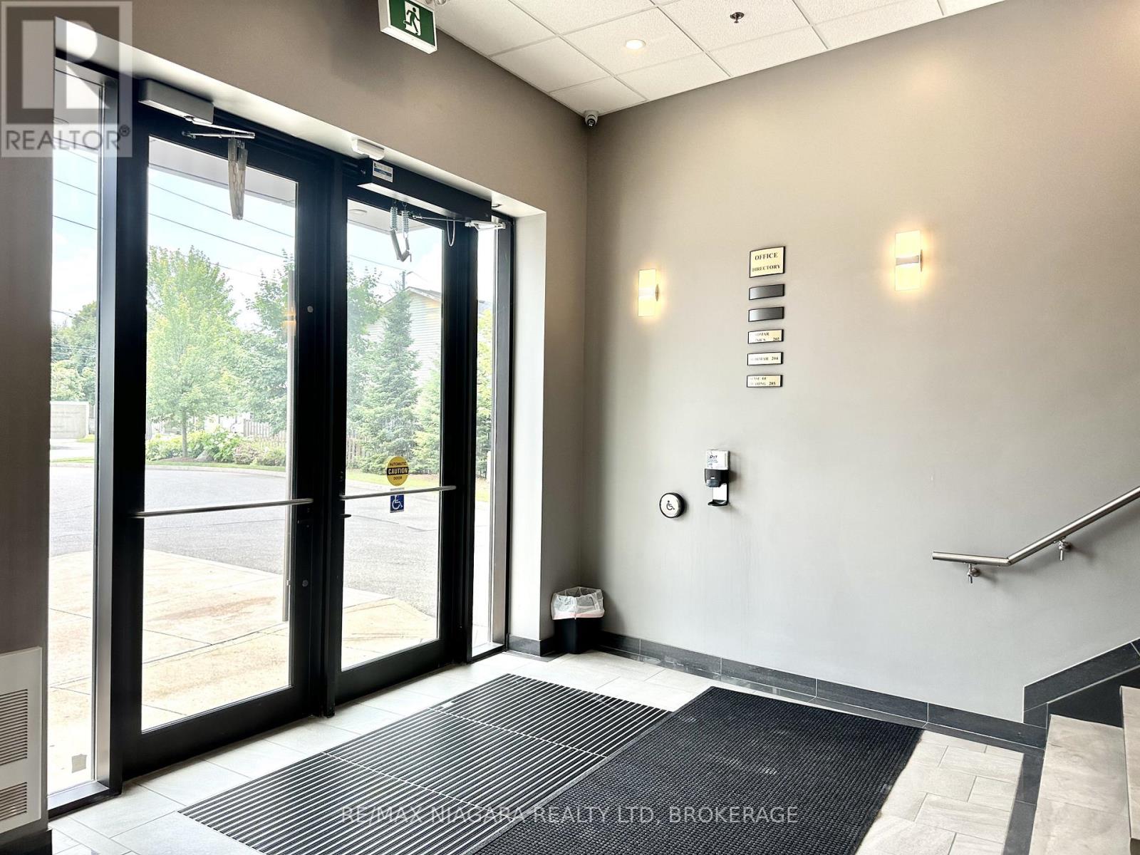 Unit 203 - 359 Carlton Street Property Photo 5
