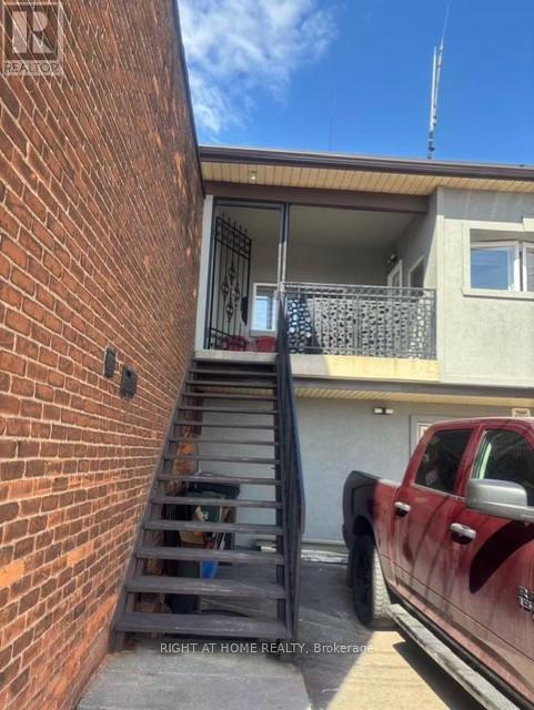 2 - 226 Kenilworth Avenue N Property Photo 1