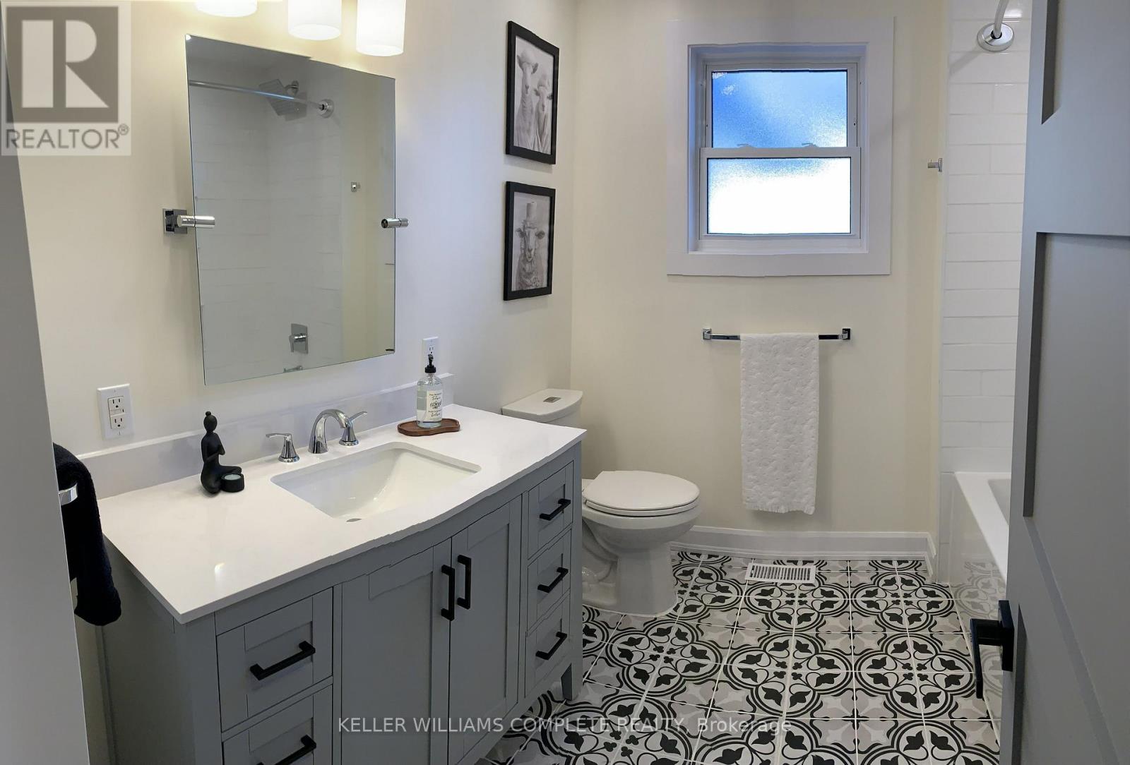 225 Henrietta Street Property Photo 11