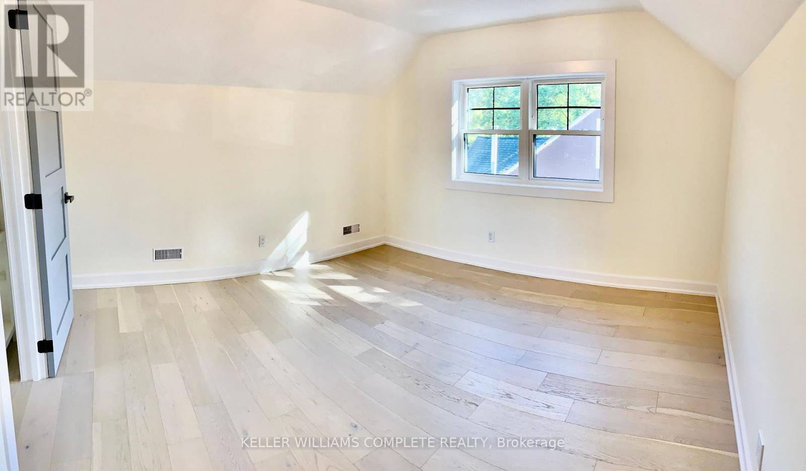 225 Henrietta Street Property Photo 13
