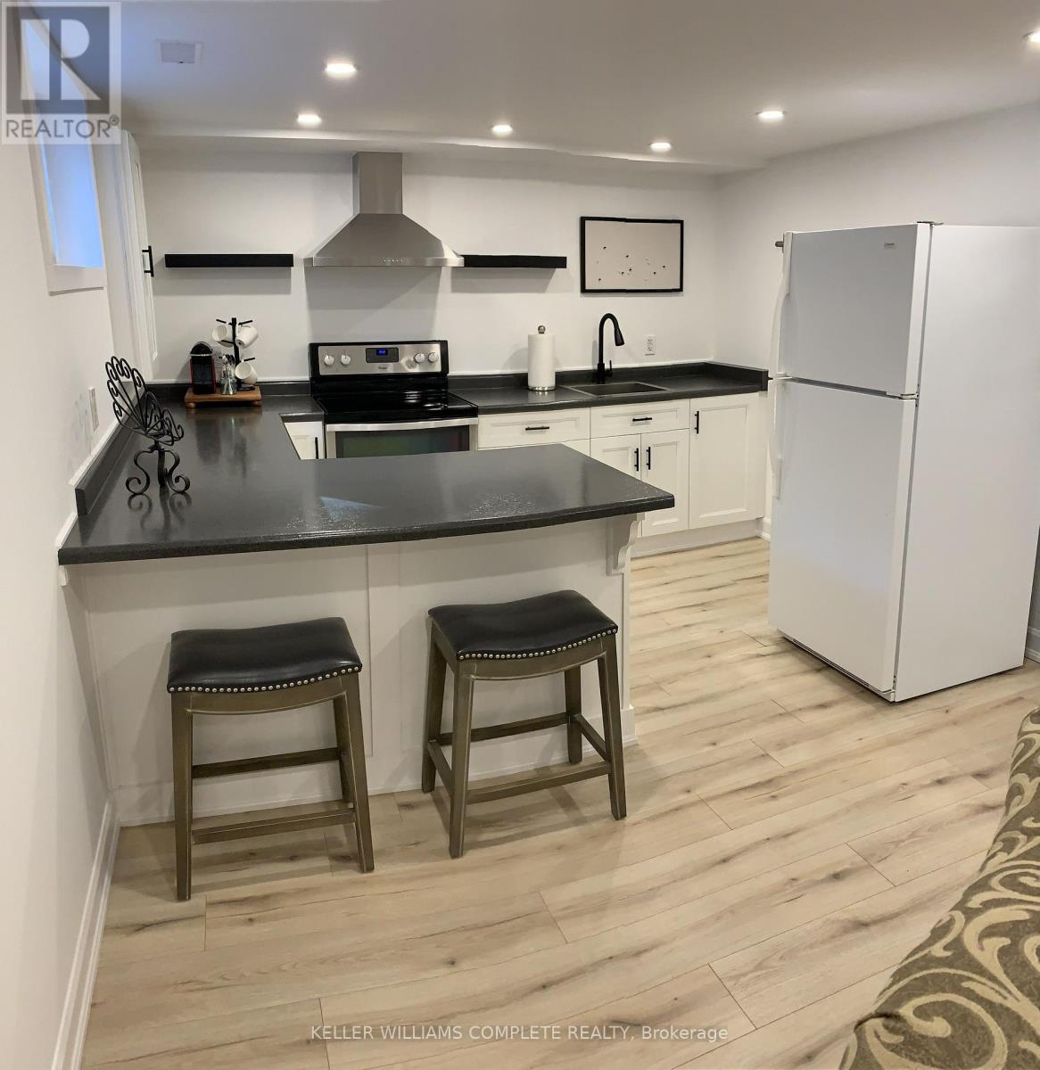 225 Henrietta Street Property Photo 17
