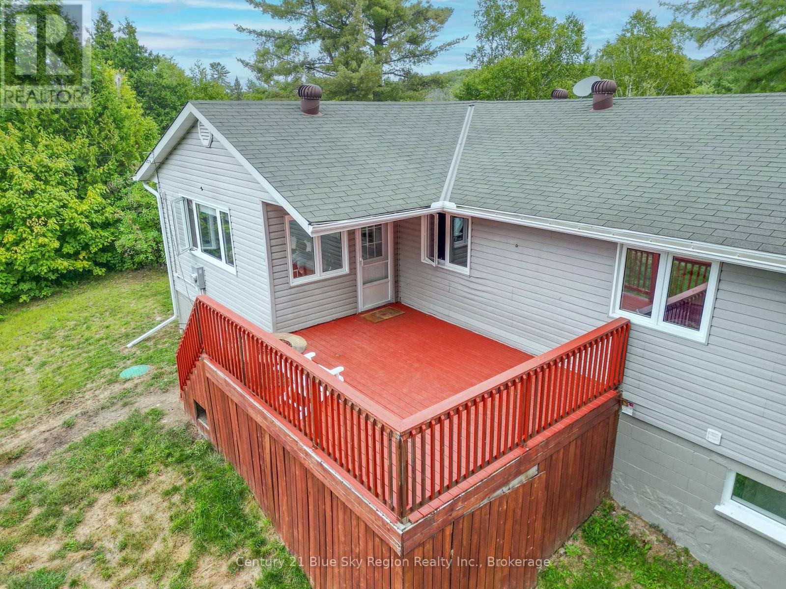 525 Maple Road Property Photo 3