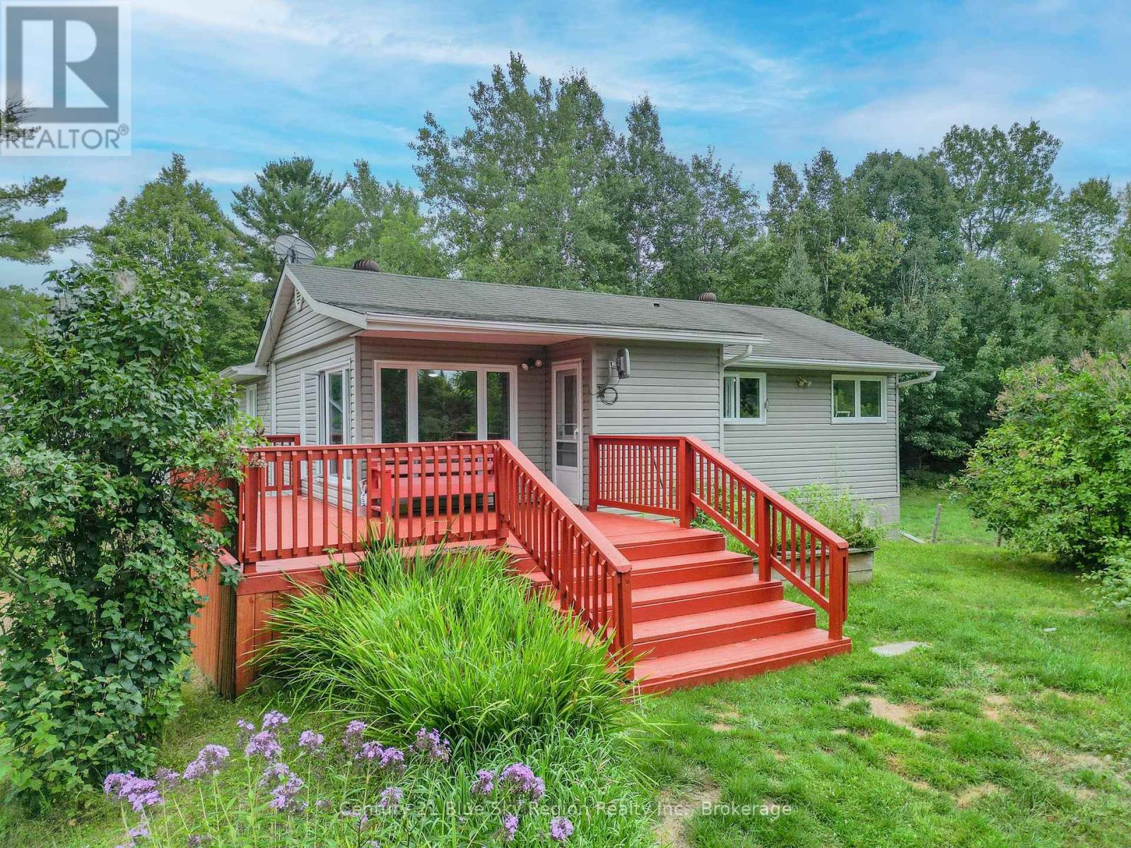 525 Maple Road Property Photo 4