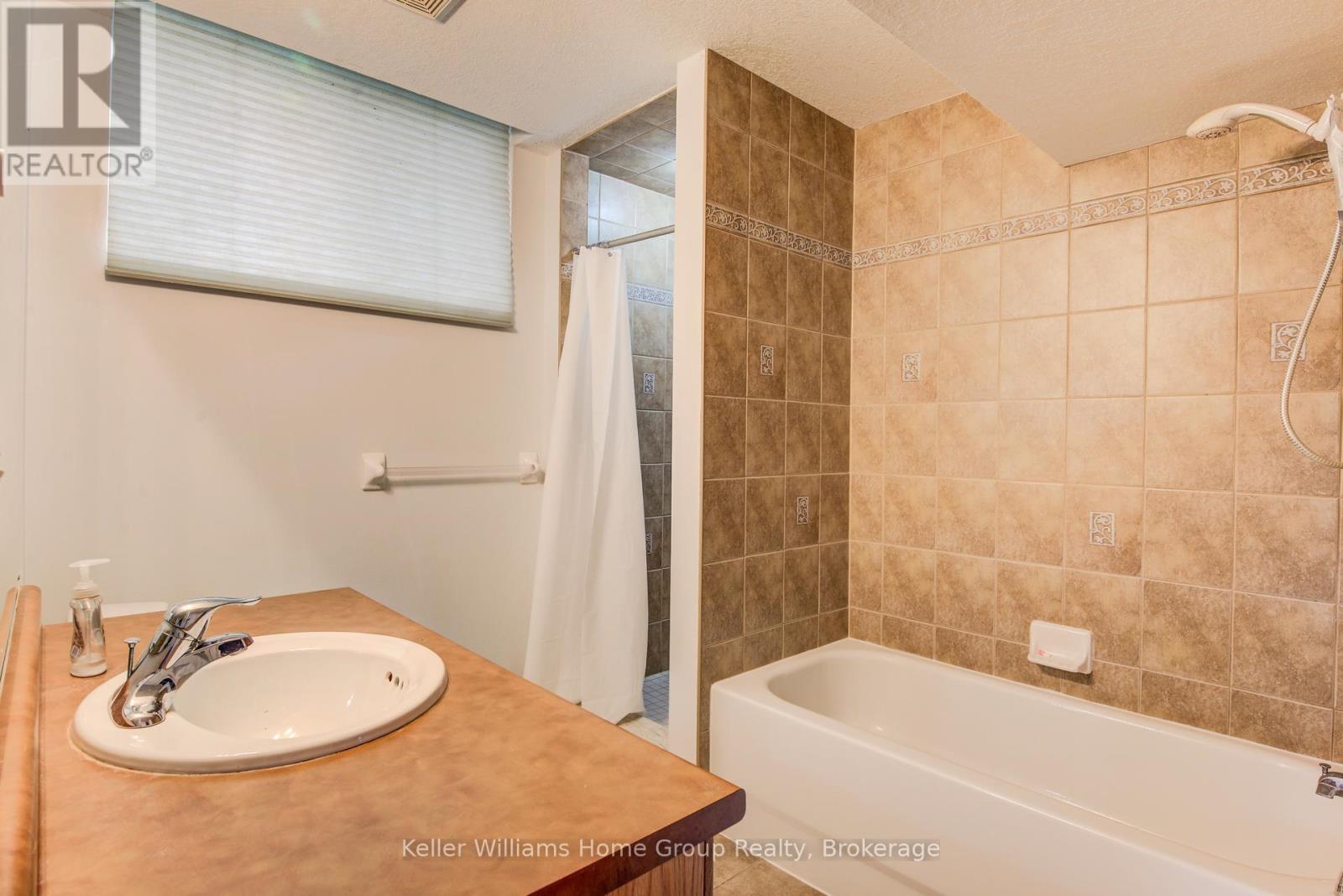 8 Price Street Property Photo 38