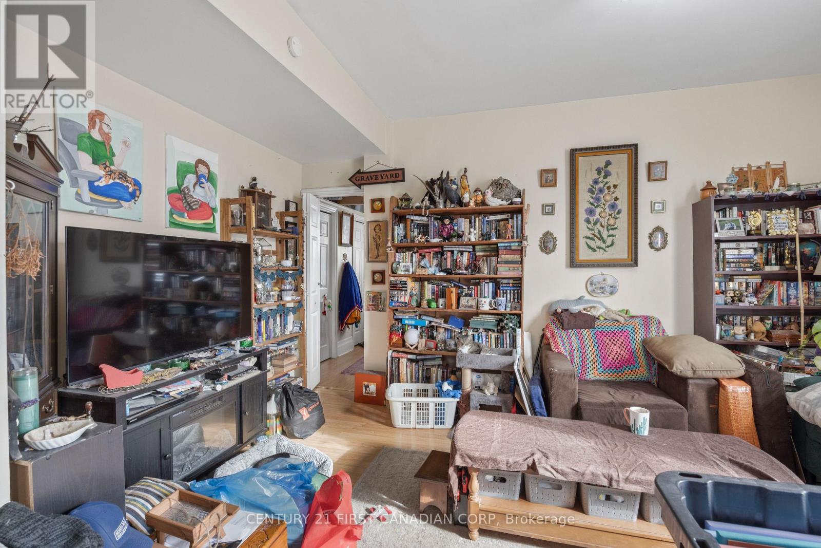 551 Adelaide Street N Property Photo 6