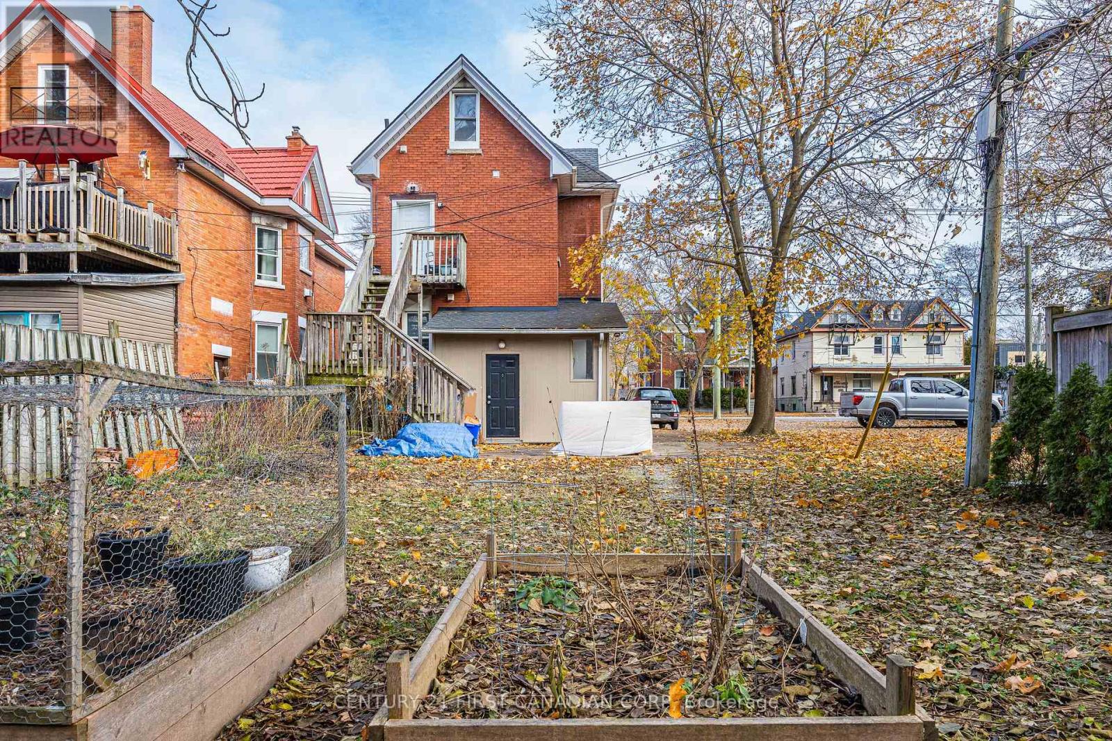 551 Adelaide Street N Property Photo 33