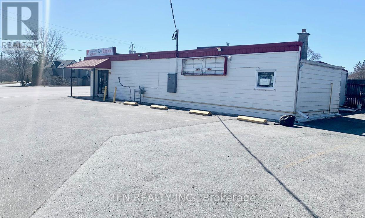 80 Dufferin Avenue Property Photo 2