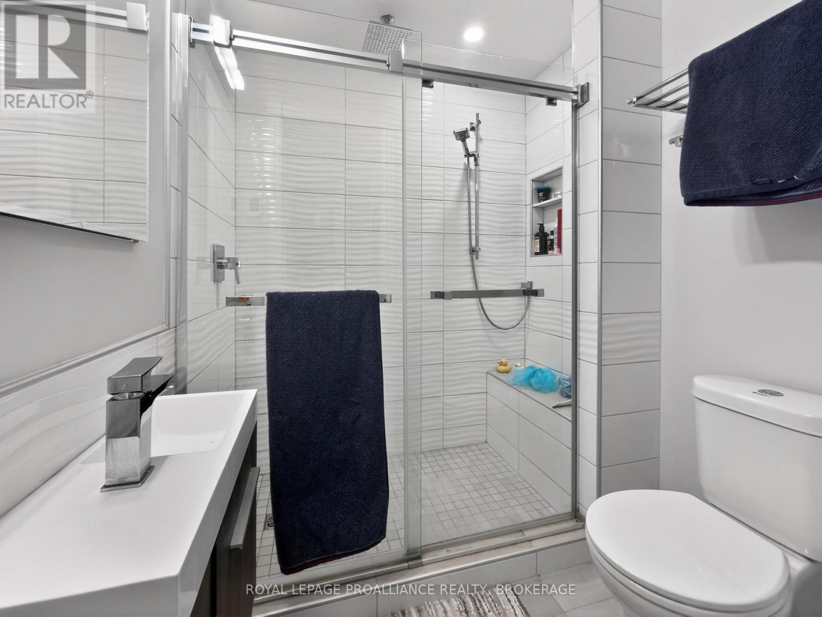 727 Aylmer Crescent Property Photo 16