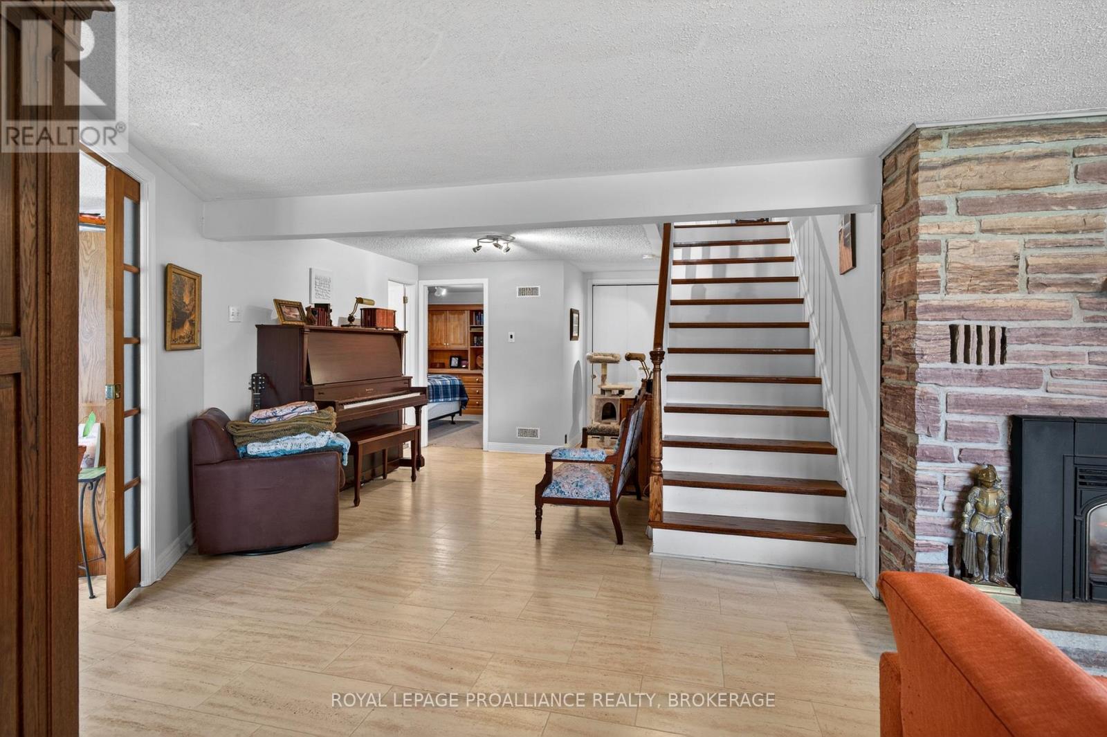 727 Aylmer Crescent Property Photo 21