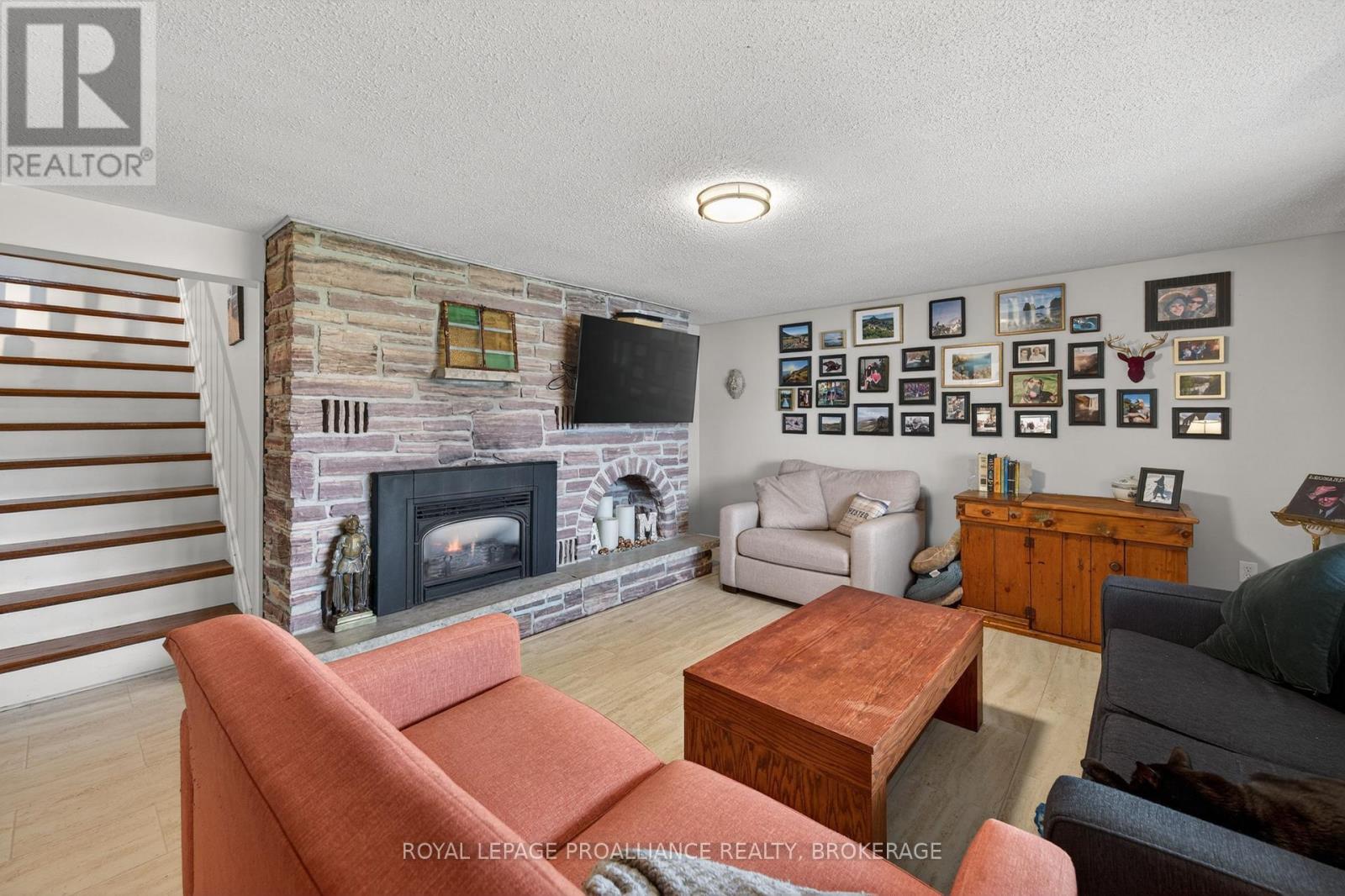 727 Aylmer Crescent Property Photo 23