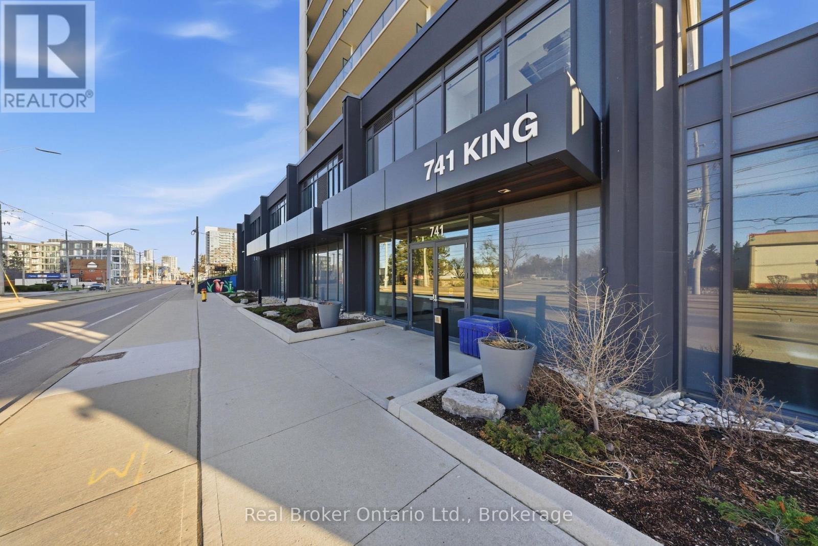 107 - 741 King Street W Property Photo 3