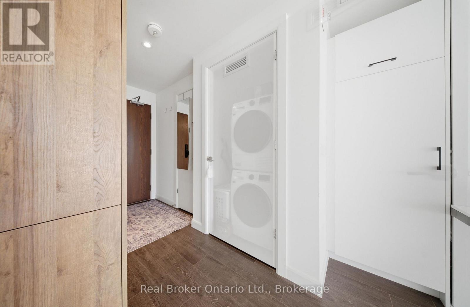 107 - 741 King Street W Property Photo 5