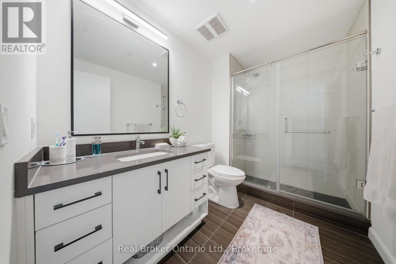 107 - 741 King Street W Property Photo 6
