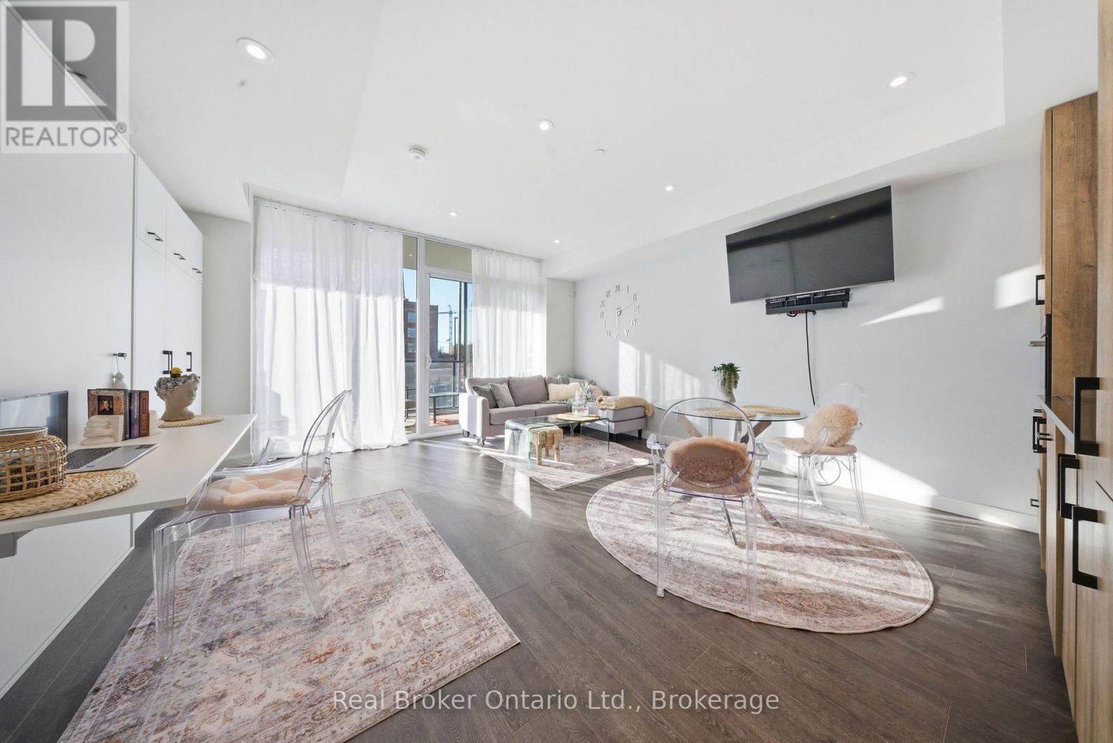 107 - 741 King Street W Property Photo 7