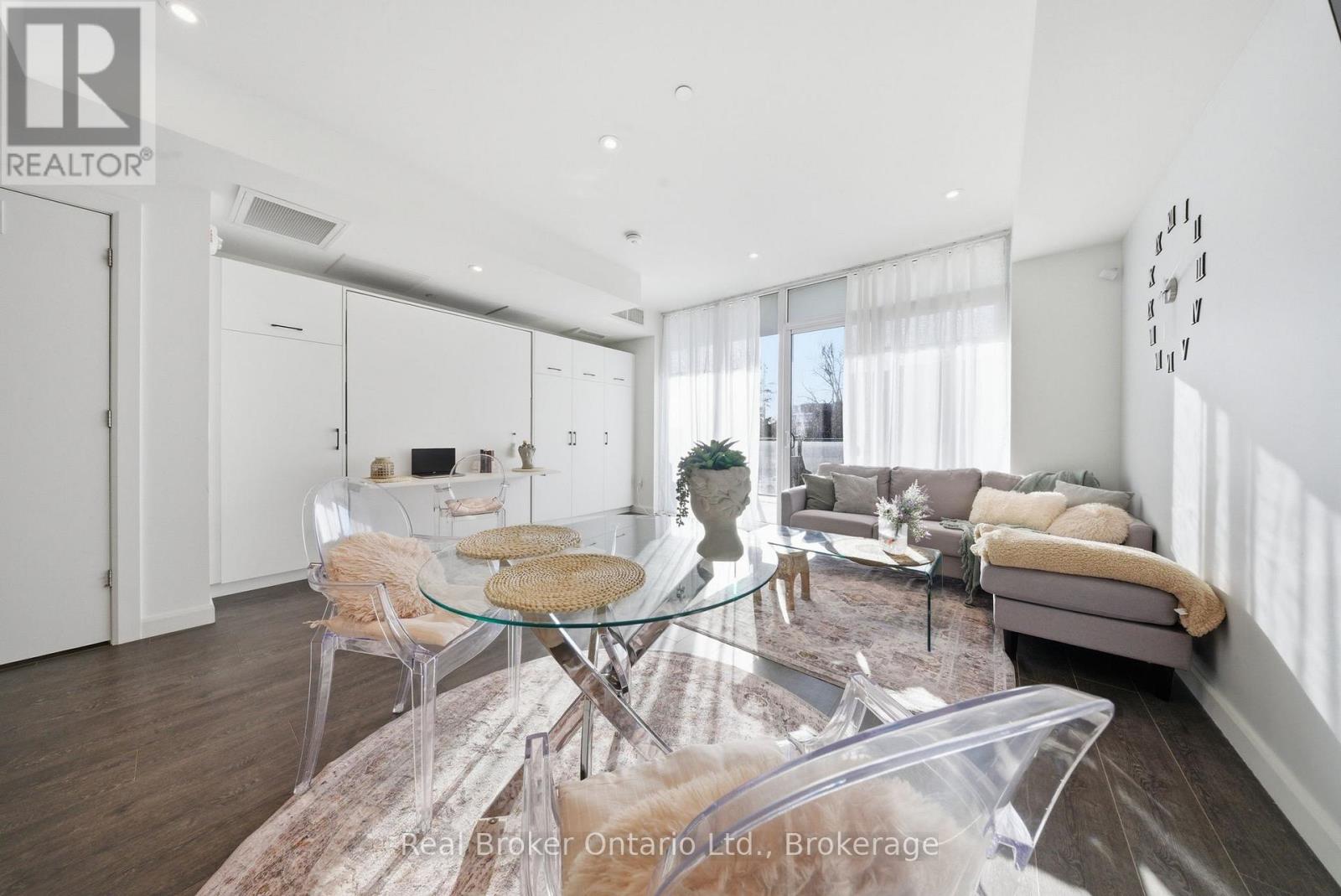 107 - 741 King Street W Property Photo 11