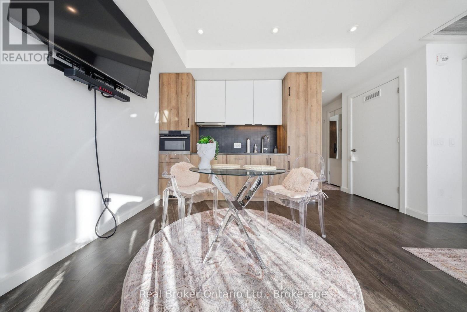 107 - 741 King Street W Property Photo 14