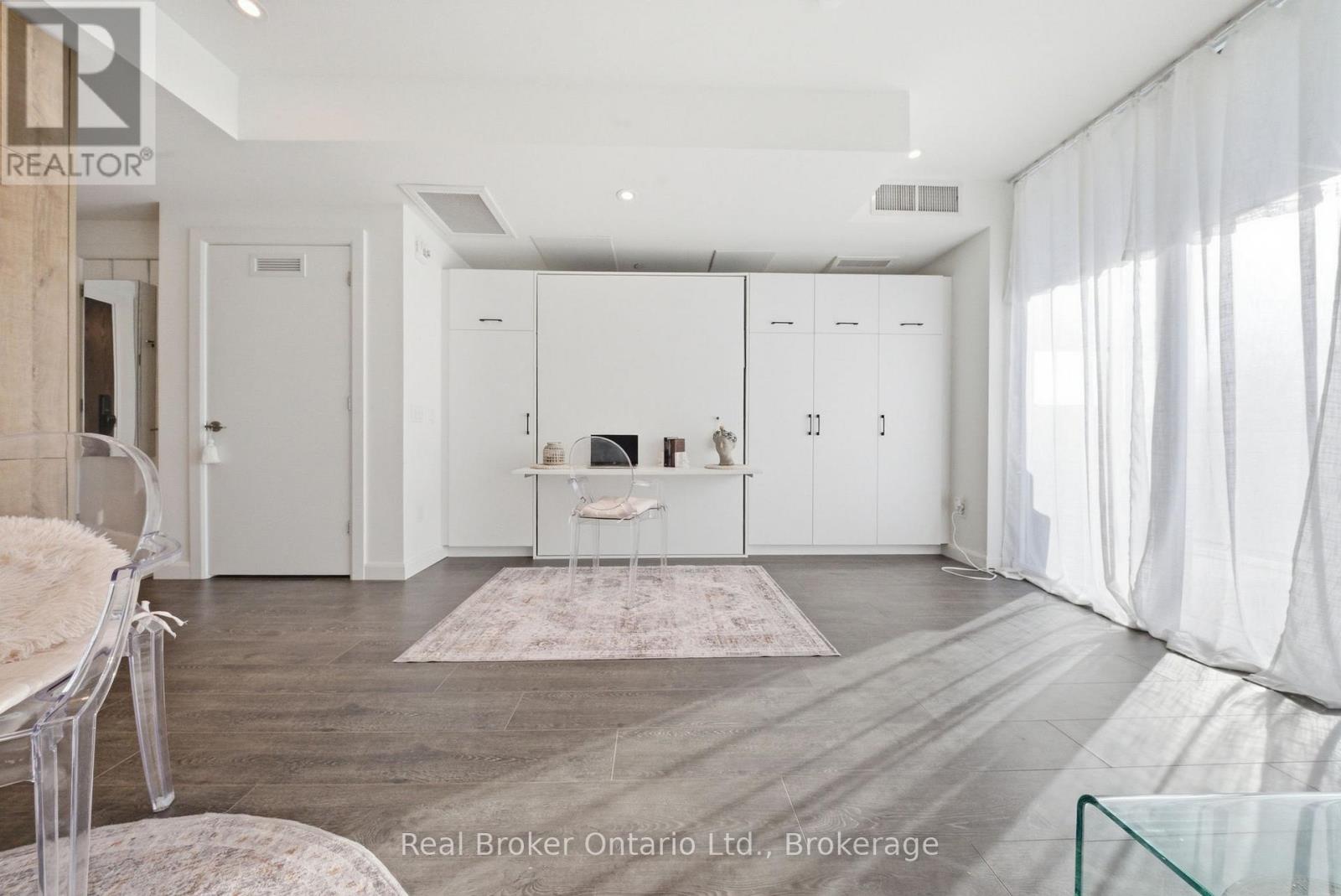 107 - 741 King Street W Property Photo 16