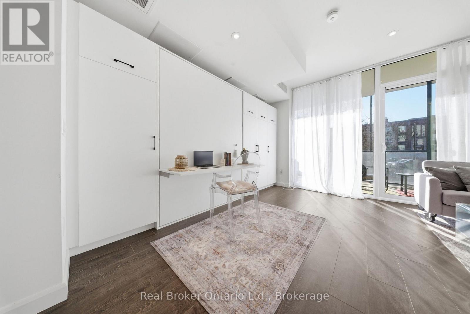 107 - 741 King Street W Property Photo 17