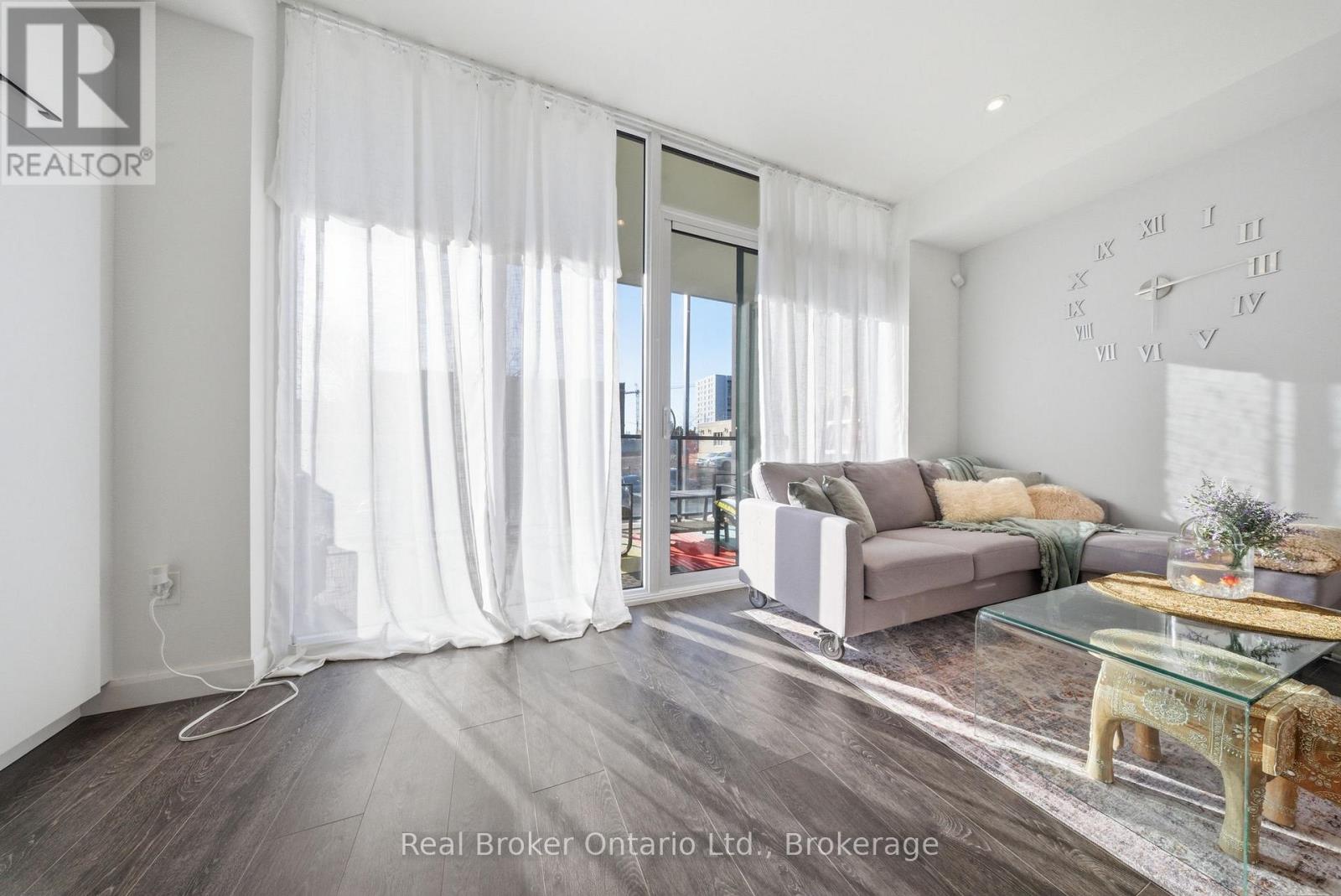 107 - 741 King Street W Property Photo 18