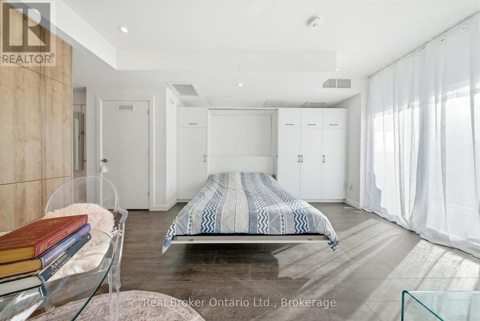 107 - 741 King Street W Property Photo 20